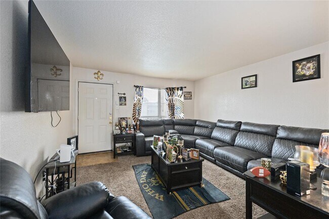 Building Photo - 8100 Creekbend Dr