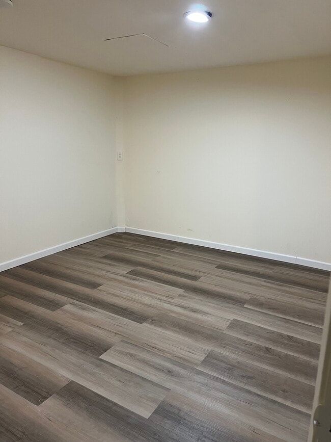 Building Photo - 12224 Beverly Blvd