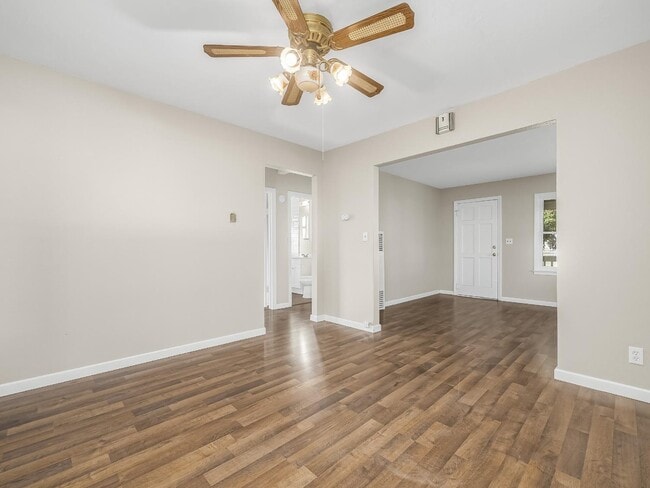 Building Photo - 2140 E Floradora Ave