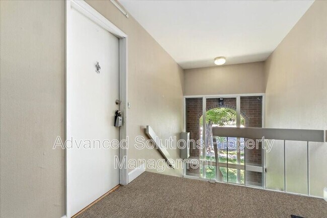 Building Photo - 1160 S Foothill Dr