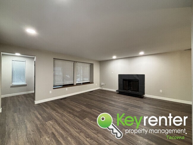 Foto del edificio - 7920-7922-7922 37th St Ct W