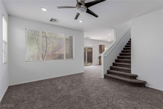 Foto del edificio - 8791 Brilliant Star Dr