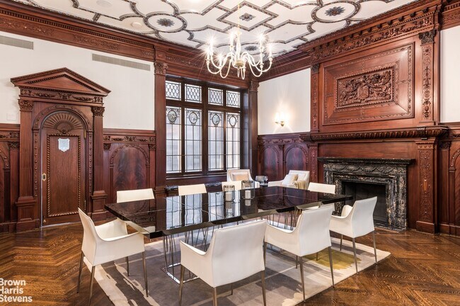 Building Photo - 15 W 68th St