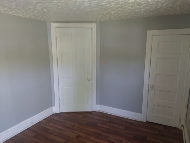 Foto del edificio - 204 Tunstall Ave