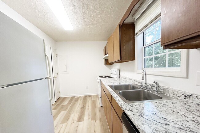 Building Photo - 312 N Linwood Ave