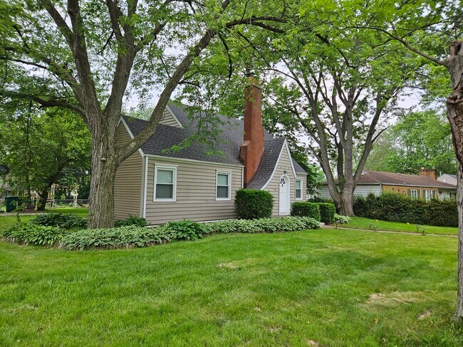 Foto del edificio - 36 Deerpath Rd
