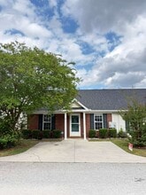 Building Photo - 901 Laurel Pl