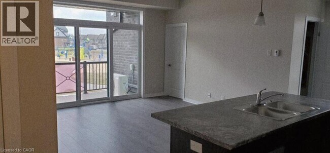 Building Photo - 155 Thomas Slee Dr