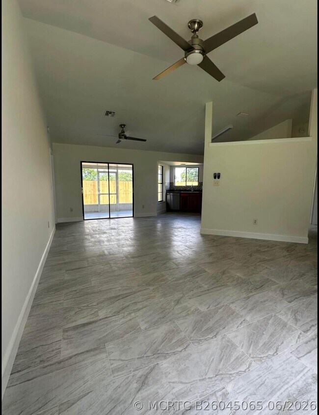 Foto del edificio - 1275 McDermott Ln
