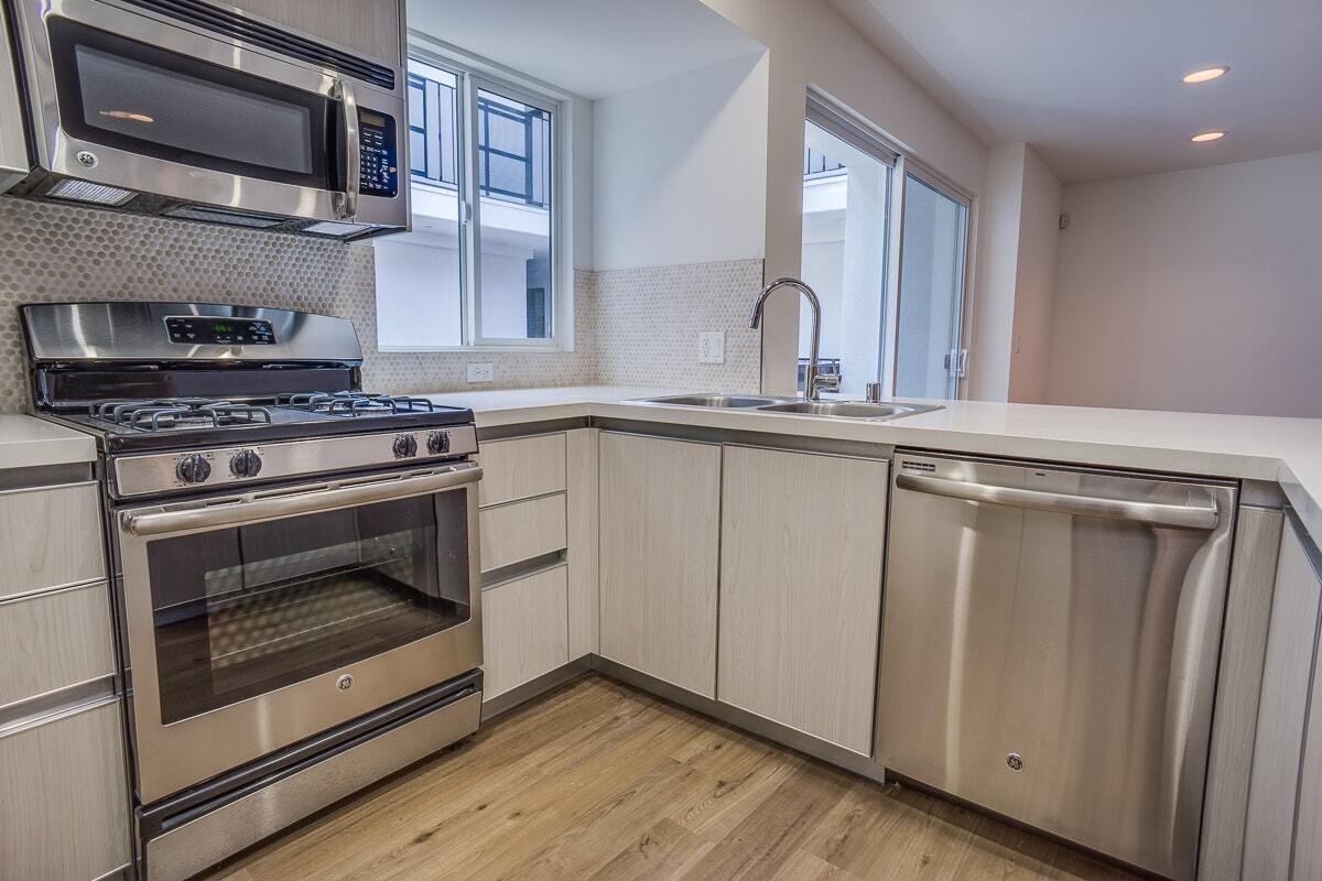 1536 Beloit Avenue, Unit PHY Grand Room 2 Condo for Rent in Los