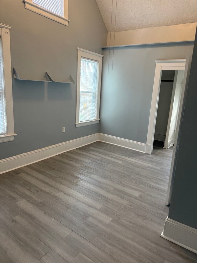 Building Photo - 3009 Delmar Ave