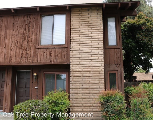 Foto del edificio - 4879 E Butler Ave