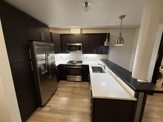 Building Photo - 160 Liberty St NE