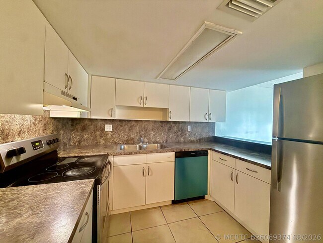 Foto del edificio - 329 Gulfstream Rd