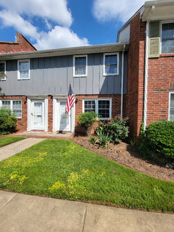 1300 Larchmont Pl, Salisbury, NC 28144 Townhome Rentals in Salisbury