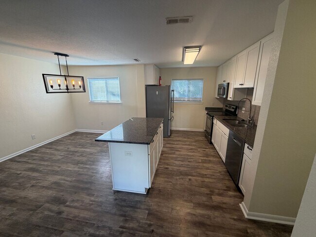 Foto del edificio - 3061 Ole Towne Ln