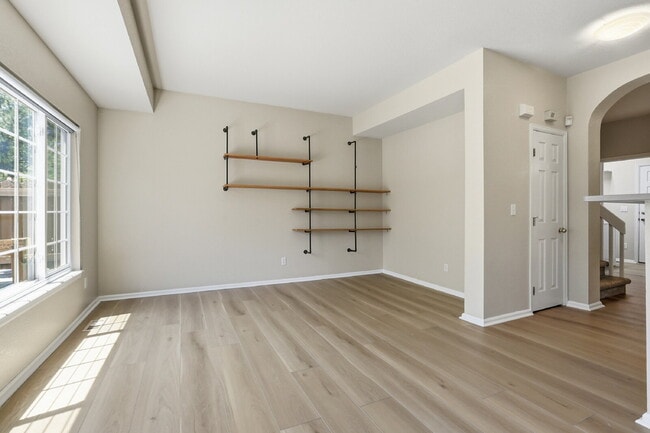 Building Photo - $2,540.95 - 3 Bed, 2.5 Bath Townhome in Aurora with In Unit Laundry!