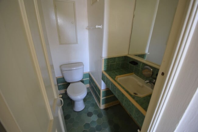 Foto del edificio - 1008 Orange Grv Ave