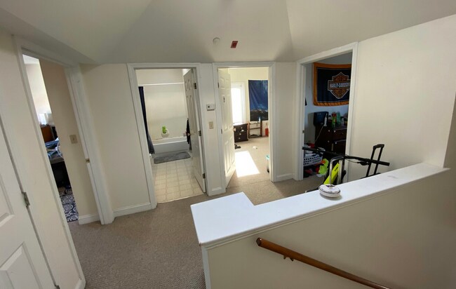 Foto del edificio - 2-Fl Duplex Available for June! 3-beds, 2.5 Baths