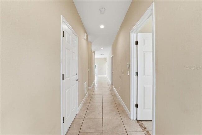 Building Photo - 950 E Broadway St