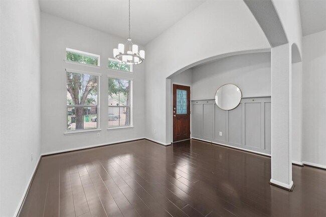 Foto del edificio - 5311 Gibralter Pl