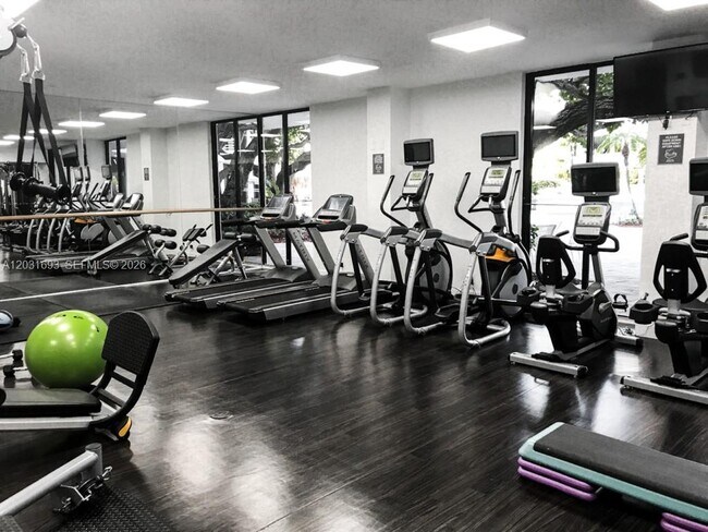 Foto del edificio - 3300 NE 192 St