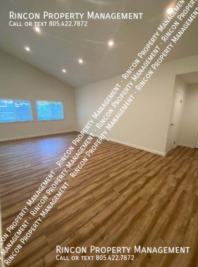 Building Photo - 4 Bedroom 2 Bathroom Camarillo Gem!!!