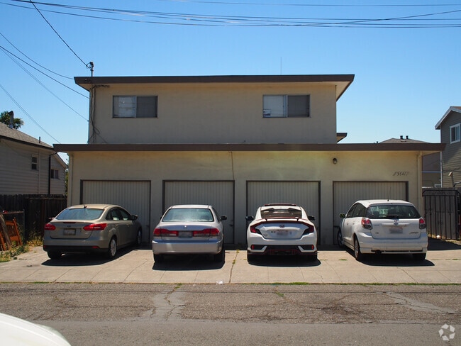 Building Photo - 3541 Davis St