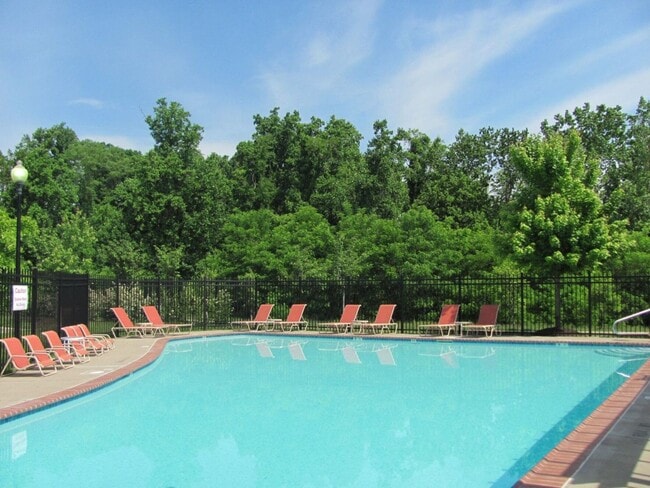 woodwind villa pool - full view - Woodwind Villa Apartments