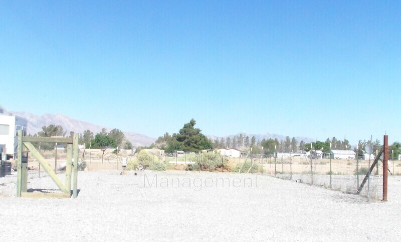 Foto del edificio - 6160 South Willis - B