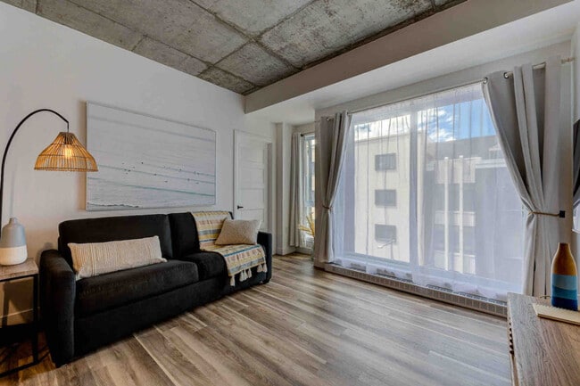 Building Photo - 774 Rue Sainte-Marguerite