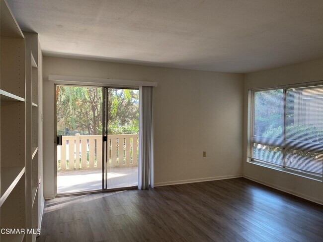 Foto del edificio - 286 Oak Leaf Dr