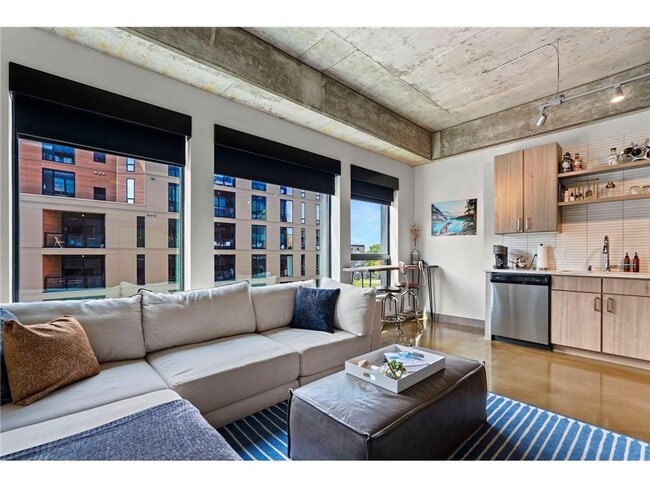 Building Photo - 728 N 3rd St