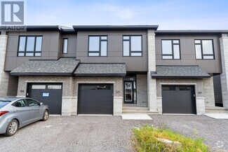 Building Photo - 127 Bristol Cres