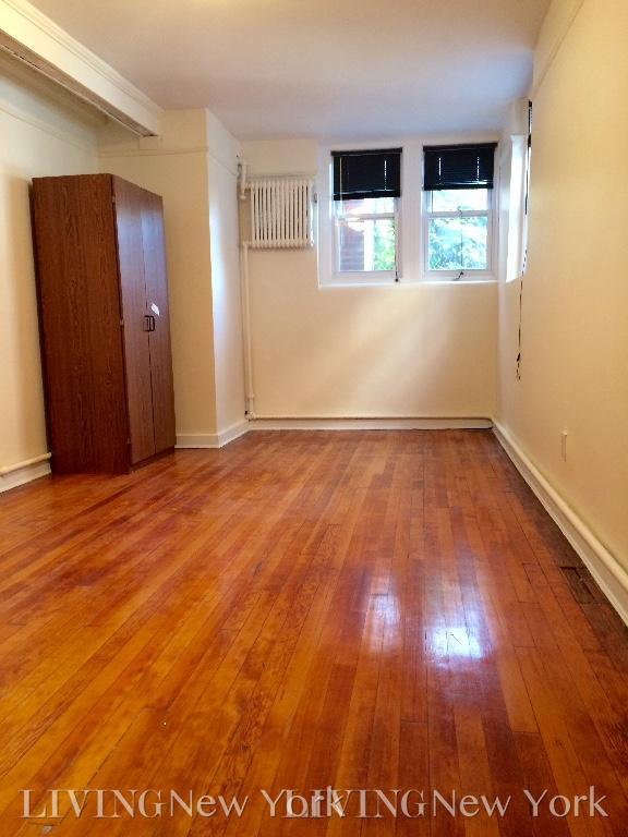 Foto del edificio - 2435 E 19th St