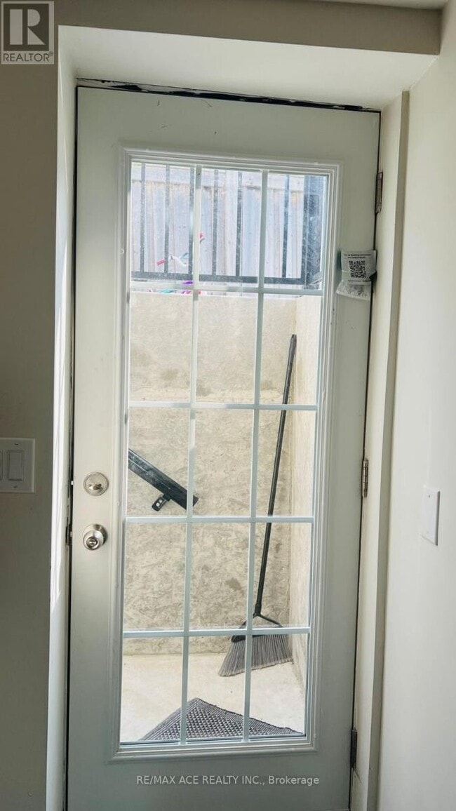 Building Photo - 2450 Bridle Rd