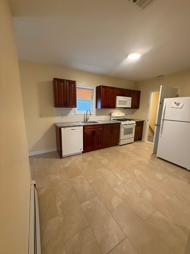 Building Photo - 7 Cortland St