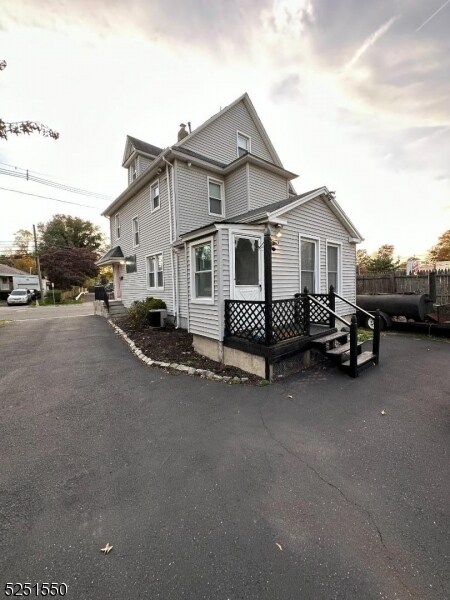 Building Photo - 513 Leland Ave