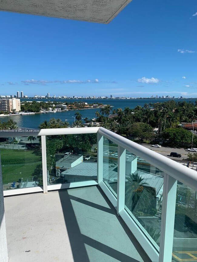 Building Photo - 7900 Harbor Island Dr