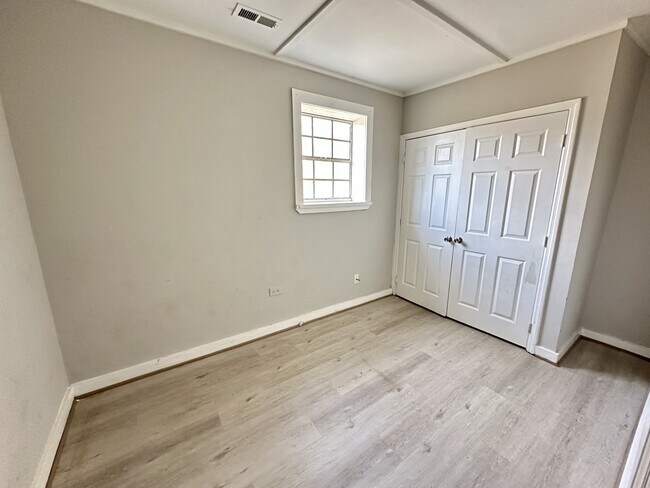 Building Photo - 1812 Pittsburg Ave