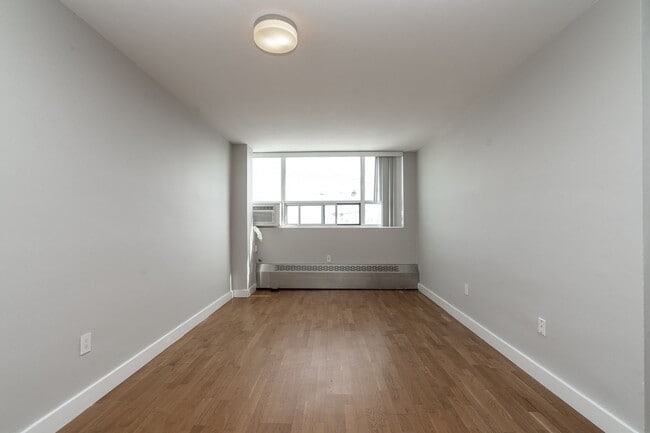 Photo du bâtiment - 730 St Clarens Ave