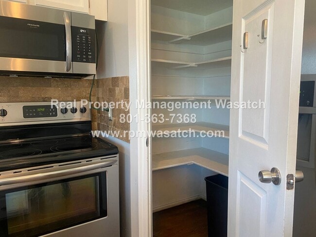 Building Photo - Come see this beautiful 4 Bed 3 Bath home ...
