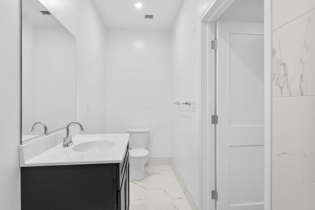 Foto del edificio - Empire Blvd. Estates