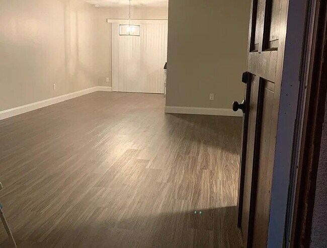 Foto del edificio - "Spacious 2-Bed, 2-Bath Gem in Northridge – Your Perfect 1074 Sq Ft Retreat!"