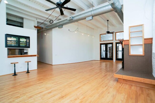 Building Photo - 3312 N Ravenswood Ave