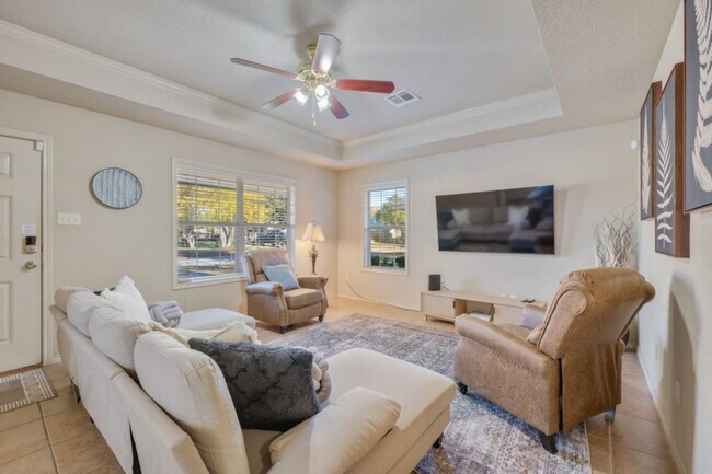 Building Photo - 214 Sterling St