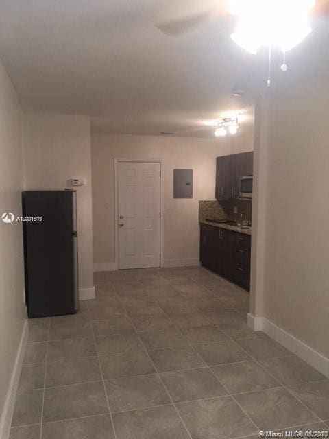 Building Photo - 369 N Royal Poinciana Blvd