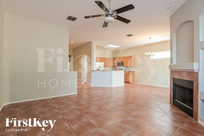 Foto del edificio - 8551 N Rolling River Dr