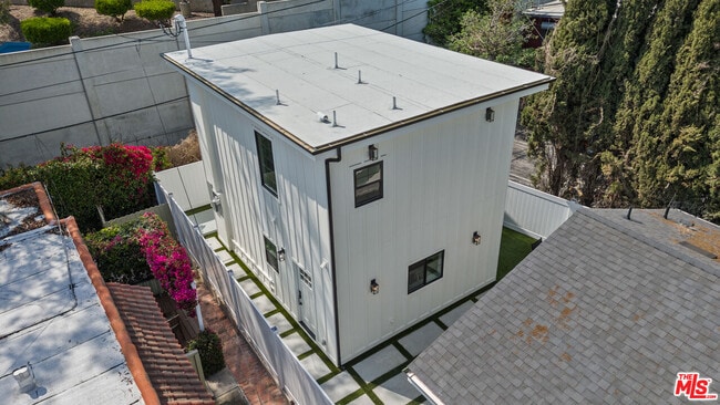 Building Photo - 847 Huntley Dr