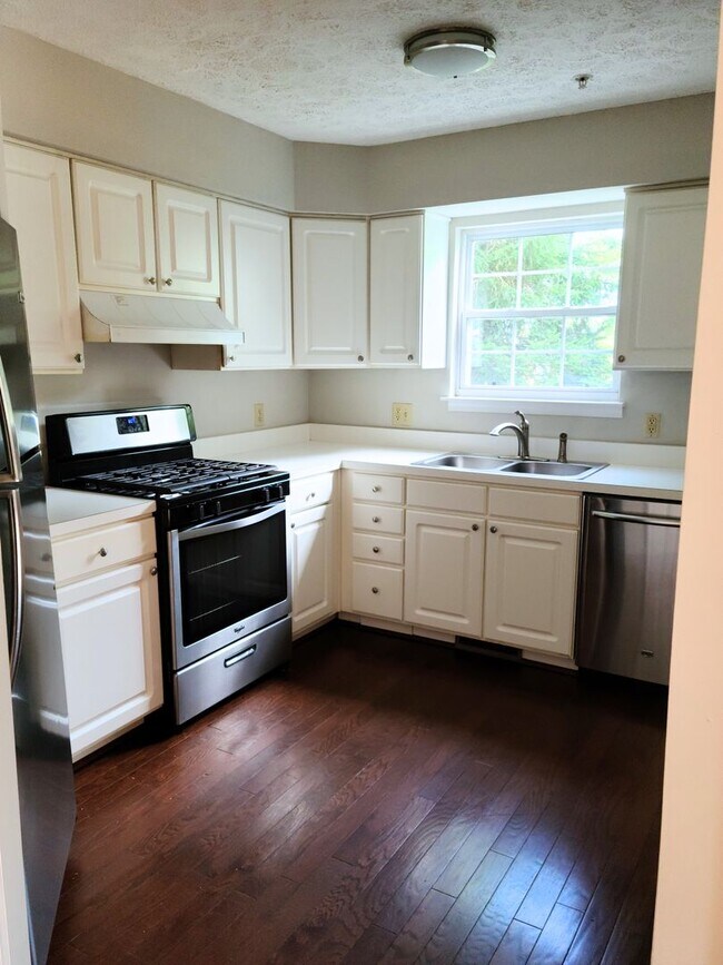 Foto del edificio - Spacious 3 Bedroom Townhome in Oldfarm.